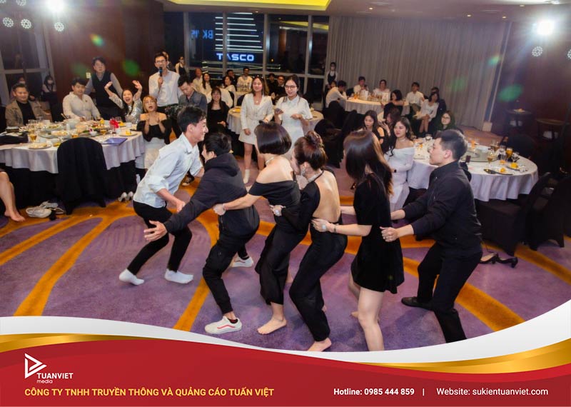tổ chức year end party 2023