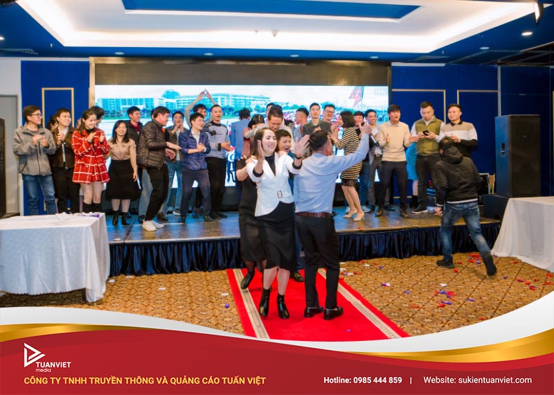tổ chức tiệc year end party