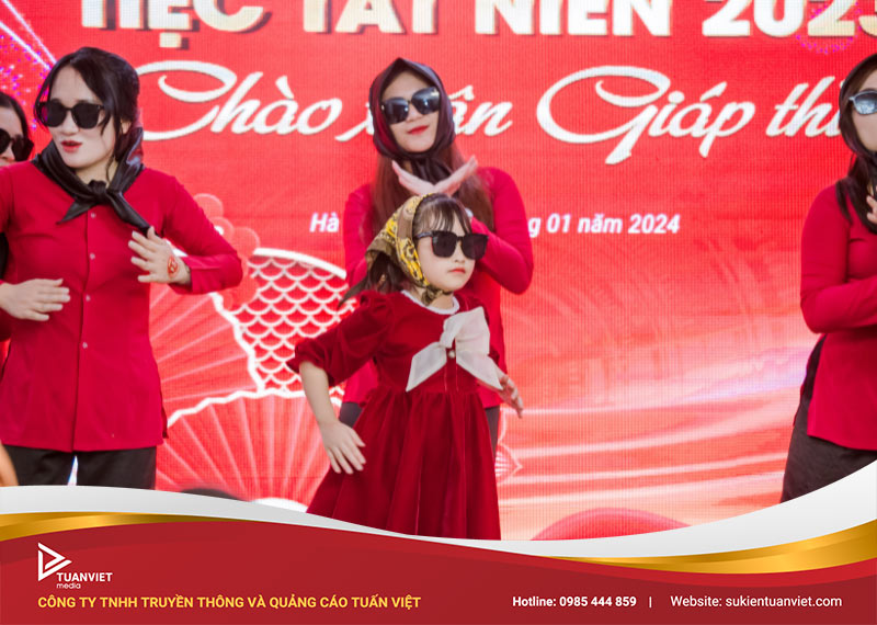 tiệc tất niên Tuấn Việt Media