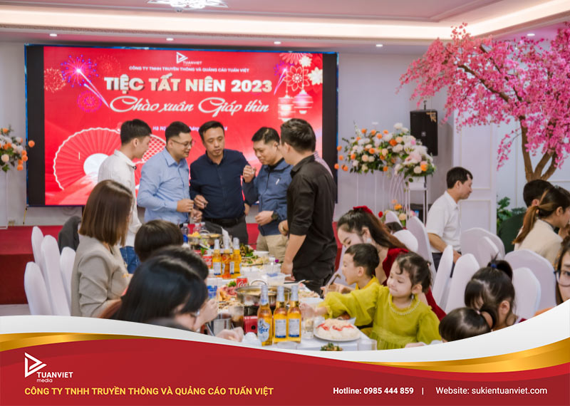 tiệc tất niên Tuấn Việt Media